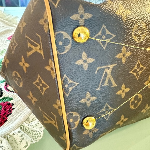 Louis Vuitton Monogram Canvas Tivoli GM Satchel - Picture 9 of 16